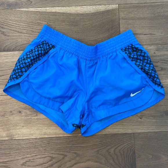 Nike shorts - Picture 1 of 3